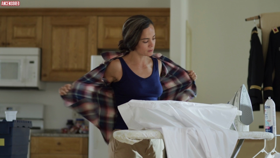 Alice Braga pantyhose