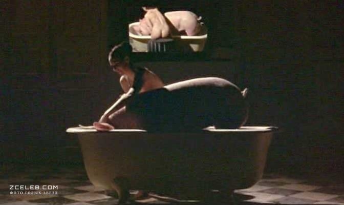 Amanda Plummer exposed ass 20