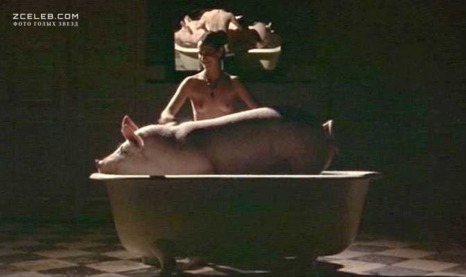 Amanda Plummer exposed ass 42