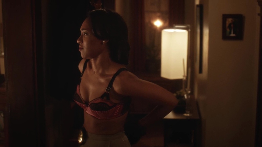 Candice Patton naked breasts