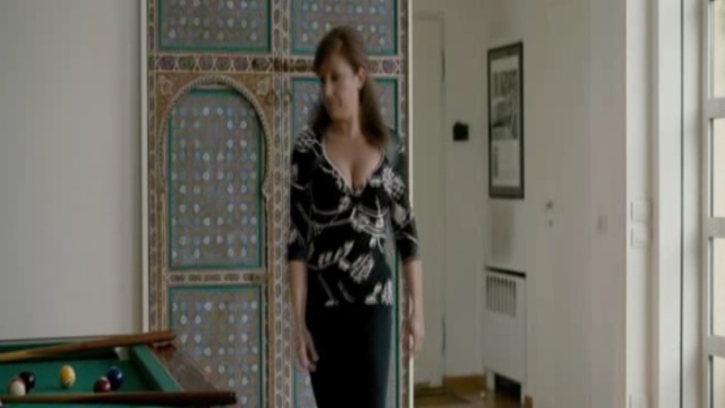 Carla Signoris no panties