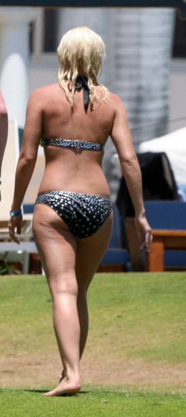 Elisha Cuthbert buttocks are visible 60