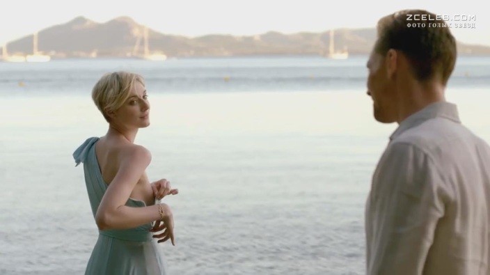 Elizabeth Debicki breasts