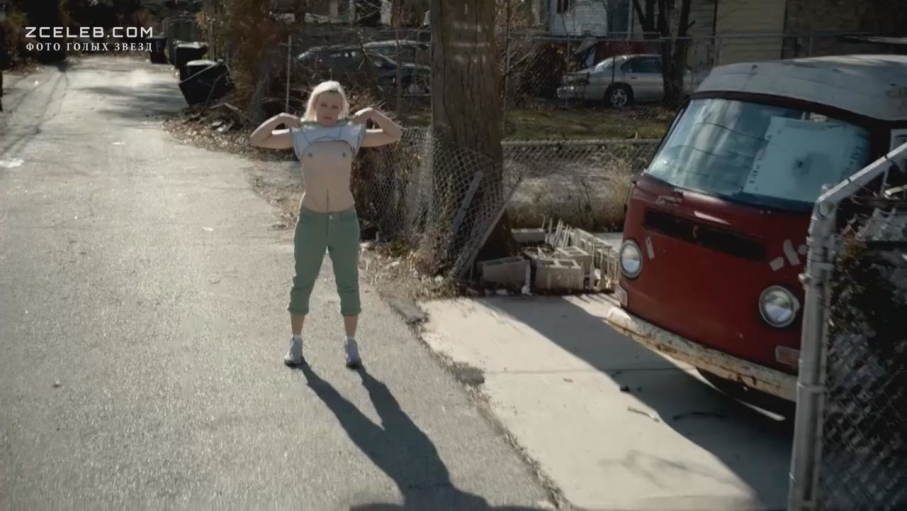 Emily Bergl ass
