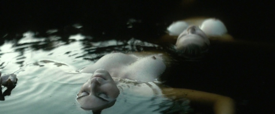 Hannah Murray boobs are visible