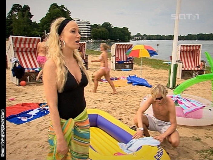 Janine Kunze breasts 66