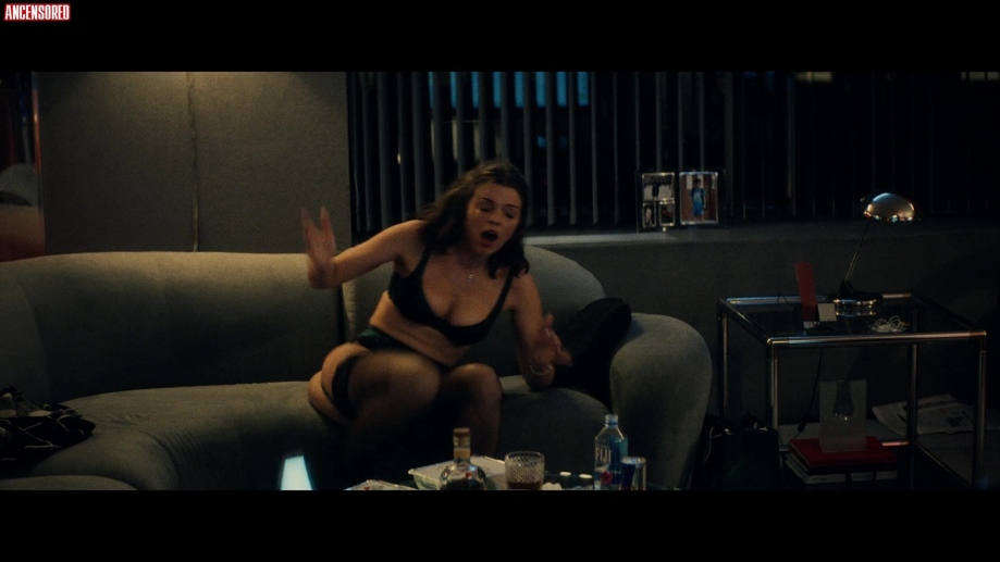 Julia Fox boobs are visible 24