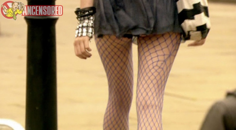 Kaya Scodelario no panties