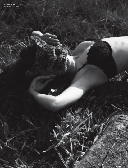 Luisa Moraes boobs are visible