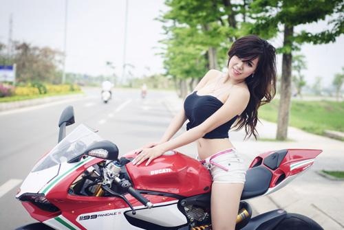 Mai Tho in a short skirt breasts 13