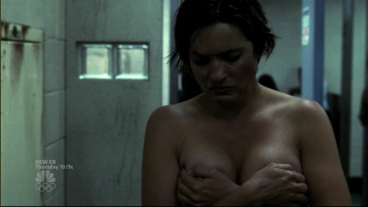 Mariska Hargitay no panties