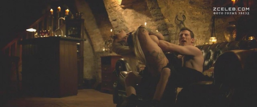 Sara Fabel boobs