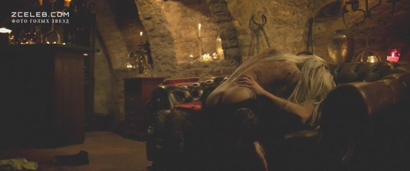 Sara Fabel buttocks are visible 53