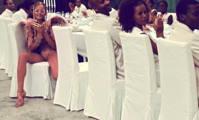 Selita Ebanks boobs are visible