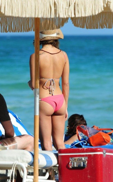 Zoe Kravitz photos between the legs 94